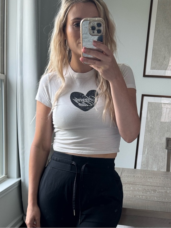 H&M Tops - H&M Heart Graphic Crop “Social Club” White Tshirt
